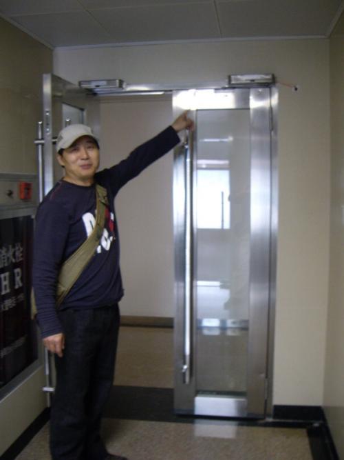 如何選擇甲級(jí)防火玻璃門的注意事項(xiàng)